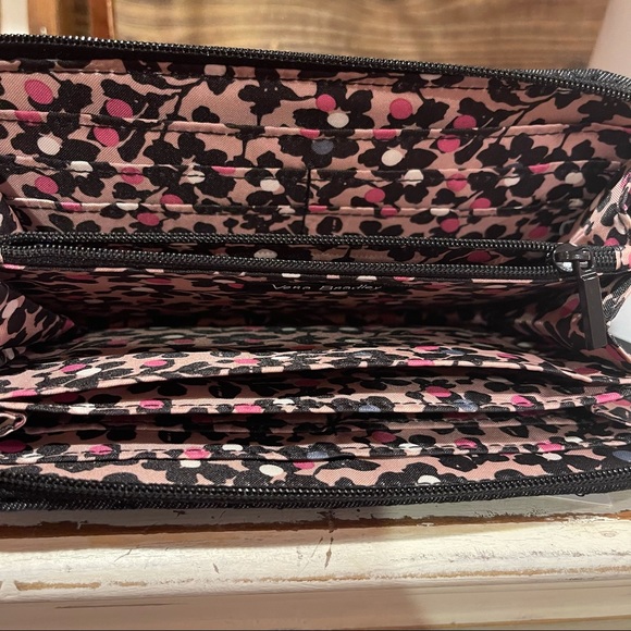 Vera Bradley Iconic 100 RFID Accordion Wallet Wristlet NWT RESTOCKED - Picture 6 of 11